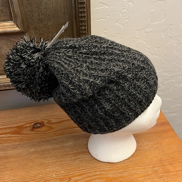 ZELLA Ribbed Lined Pom Pom Black/Gray Beanie NWT - OS - Picture 4 of 16